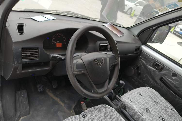 Used Wuling Rongguang Small Truck 2020 1.5L Base Version China VI Standard Single-Row L3C Interior 2