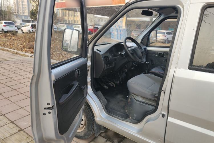 Used Wuling Rongguang Small Truck 2020 1.5L Base Version China VI Standard Double-Cab L3C Interior 3