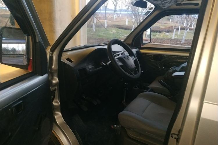Used Wuling Rongguang Small Truck 2020 1.2L Base Version China VI Standard Single-Row LSI Interior 3