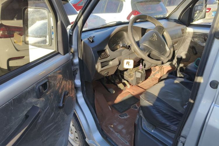Used Wuling Rongguang Small Truck 2020 1.5L Base Version China VI Standard Double-Cab L3C Interior 3