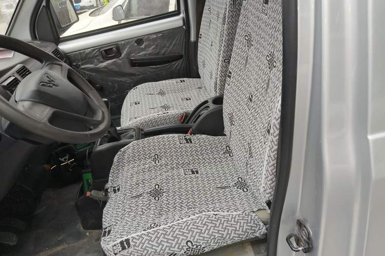Used Wuling Rongguang Small Truck 2020 1.5L Base Version China VI Standard Single-Row L3C Interior 4