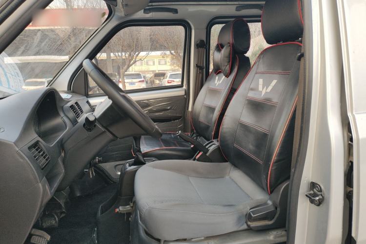 Used Wuling Rongguang Small Truck 2020 1.5L Base Version China VI Standard Double-Cab L3C Left Front Seat