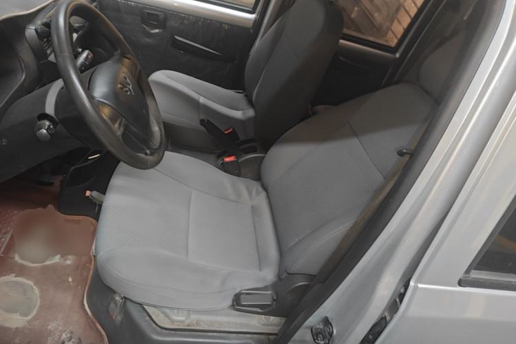 Used Wuling Rongguang Small Truck 2020 1.5L Base Version China VI Standard Double-Cab L3C Left Front Seat