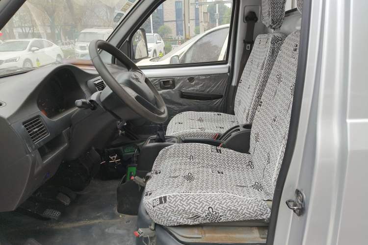Used Wuling Rongguang Small Truck 2020 1.5L Base Version China VI Standard Single-Row L3C Left Front Seat