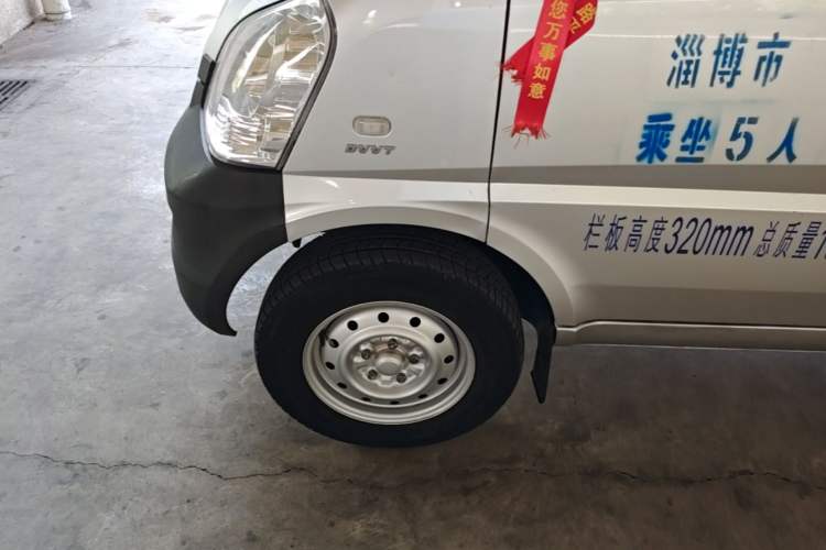Used Wuling Rongguang Small Truck 2020 1.5L Base Version China VI Standard Double-Cab L3C Left Front Wheel Hub