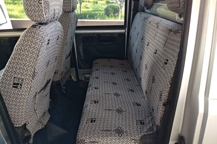 Used Wuling Rongguang Small Truck 2020 1.5L Base Version China VI Standard Double-Cab L3C Left Rear Seat