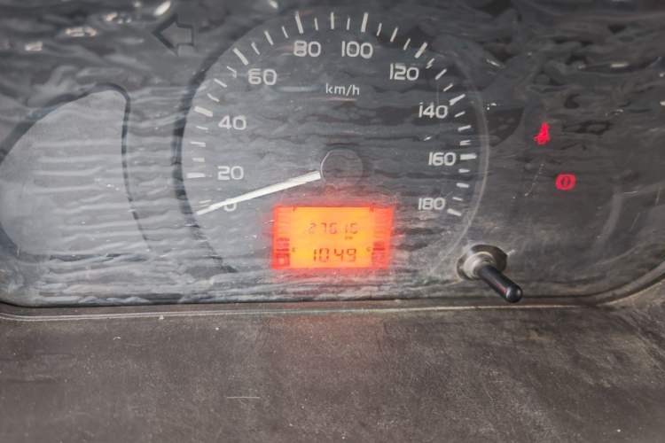 Used Wuling Rongguang Small Truck 2020 1.5L Base Version China VI Standard Double-Cab L3C Odometer Close Up