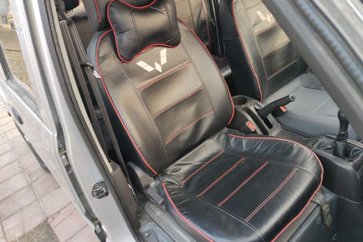 Used Wuling Rongguang Small Truck 2020 1.5L Base Version China VI Standard Double-Cab L3C Right Front Seat