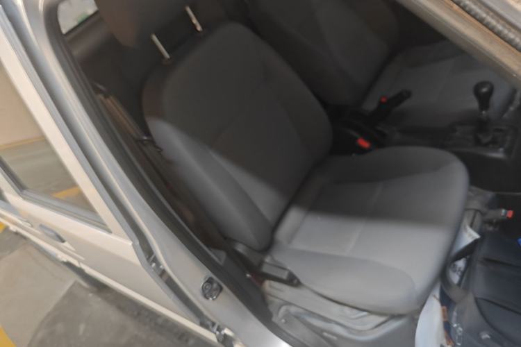 Used Wuling Rongguang Small Truck 2020 1.5L Base Version China VI Standard Double-Cab L3C Right Front Seat