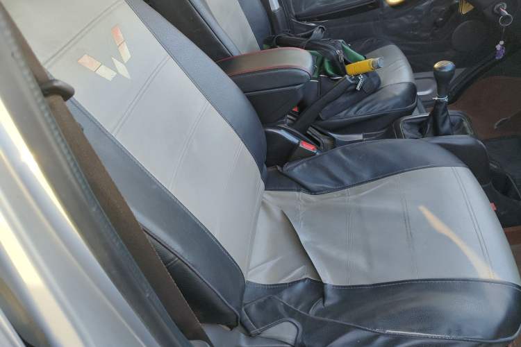 Used Wuling Rongguang Small Truck 2020 1.5L Base Version China VI Standard Double-Cab L3C Right Front Seat