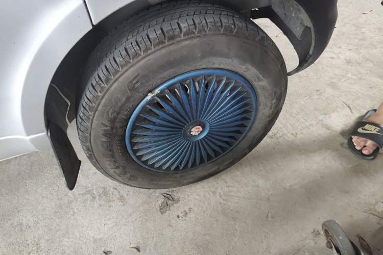 Used Wuling Rongguang Small Truck 2020 1.5L Base Version China VI Standard Single-Row L3C Right Front Wheel Hub