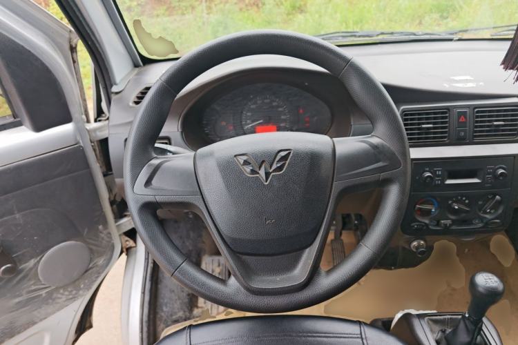 Used Wuling Rongguang Small Truck 2020 1.5L Base Version China VI Standard Double-Cab L3C Steering Wheel