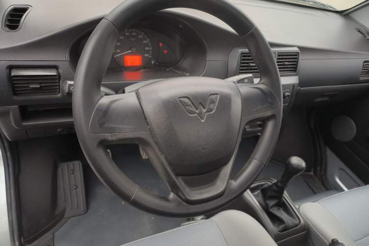 Used Wuling Rongguang Small Truck 2020 1.5L Base Version China VI Standard Single-Row L3C Steering Wheel