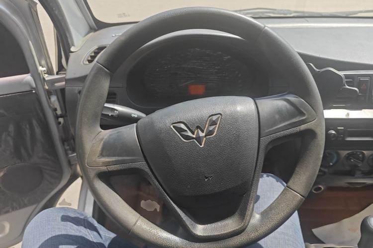 Used Wuling Rongguang Small Truck 2020 1.5L Base Version China VI Standard Double-Cab L3C Steering Wheel