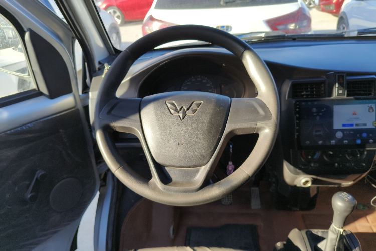 Used Wuling Rongguang Small Truck 2020 1.5L Base Version China VI Standard Double-Cab L3C Steering Wheel