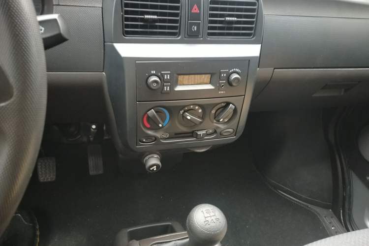 Used Wuling Rongguang Small Truck 2021 1.5L Base Version Double-Cab L3C Audio And AC Panel