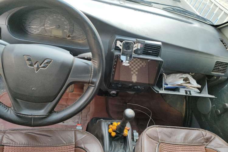 Used Wuling Rongguang Small Truck 2021 1.5L Base Single-Row L3C Center Console