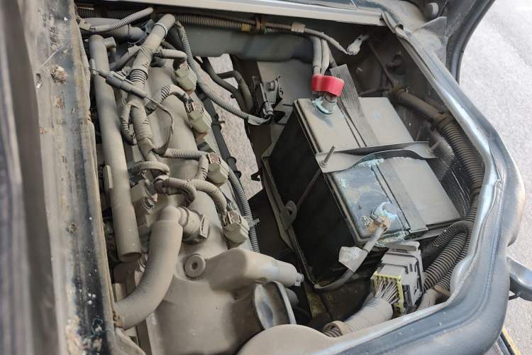Used Wuling Rongguang Small Truck 2021 1.5L Base Version Double-Cab L3C Engine Bay