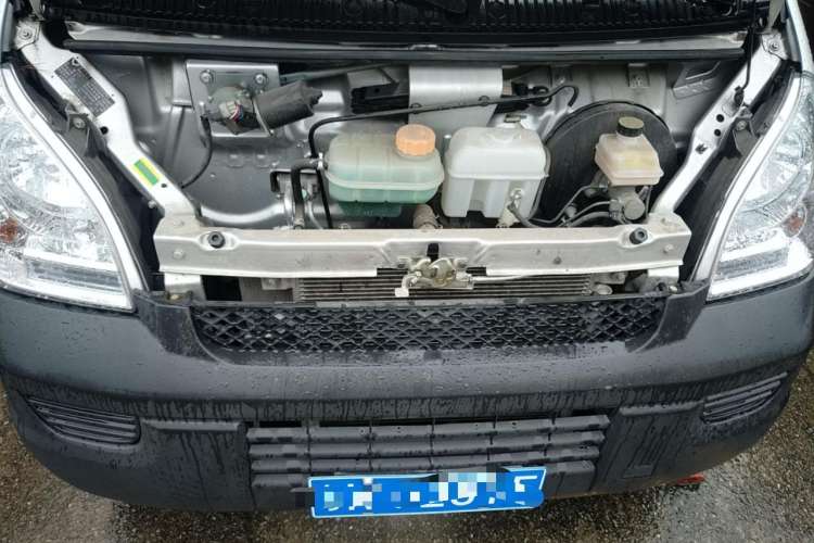 Used Wuling Rongguang Small Truck 2021 1.5L Base Version Double-Cab L3C Engine Bay