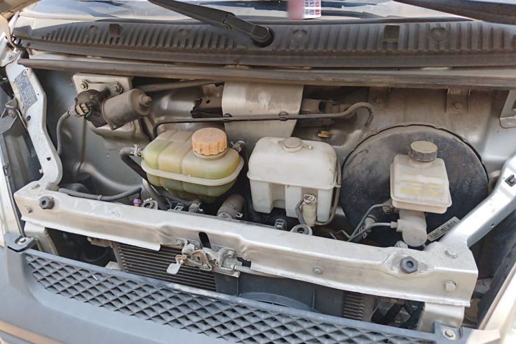 Used Wuling Rongguang Small Truck 2021 1.5L Standard Edition Air-Conditioned Double-Cab L3C Engine Bay