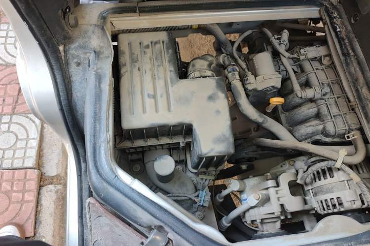 Used Wuling Rongguang Small Truck 2021 1.5L Base Version Double-Cab L3C Engine Bay Right