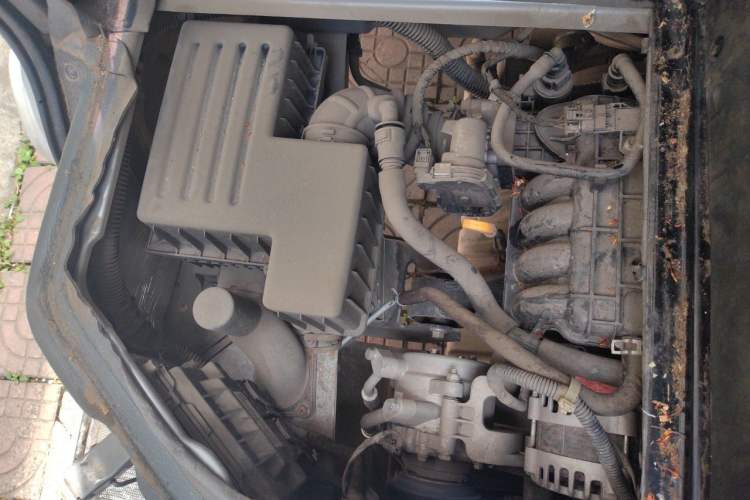 Used Wuling Rongguang Small Truck 2021 1.5L Base Version Double-Cab L3C Engine Bay Right