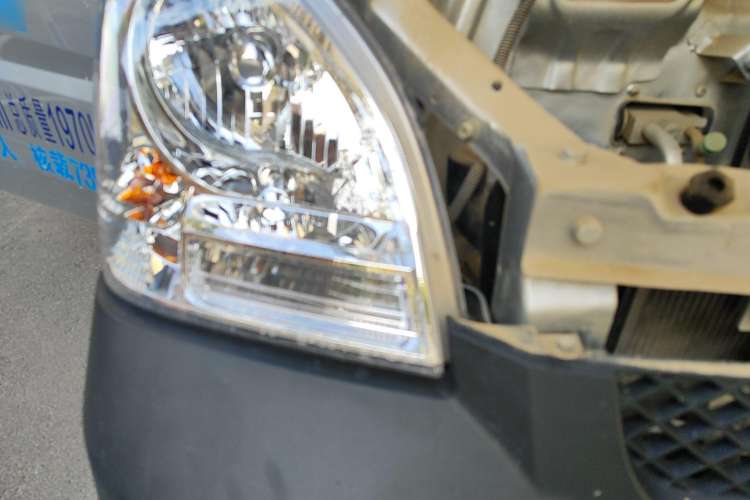Used Wuling Rongguang Small Truck 2021 1.5L Base Single-Row L3C Engine Bay Right