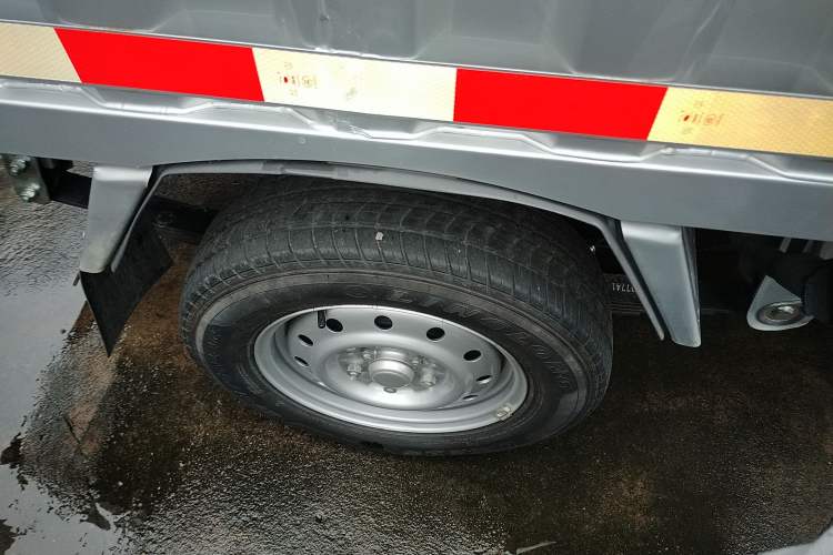 Used Wuling Rongguang Small Truck 2021 1.5L Base Version Double-Cab L3C Exterior 8