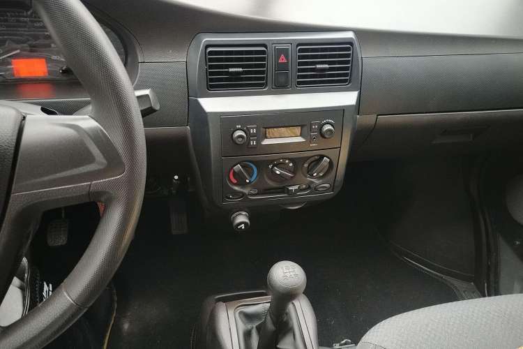 Used Wuling Rongguang Small Truck 2021 1.5L Base Version Double-Cab L3C Interior 2