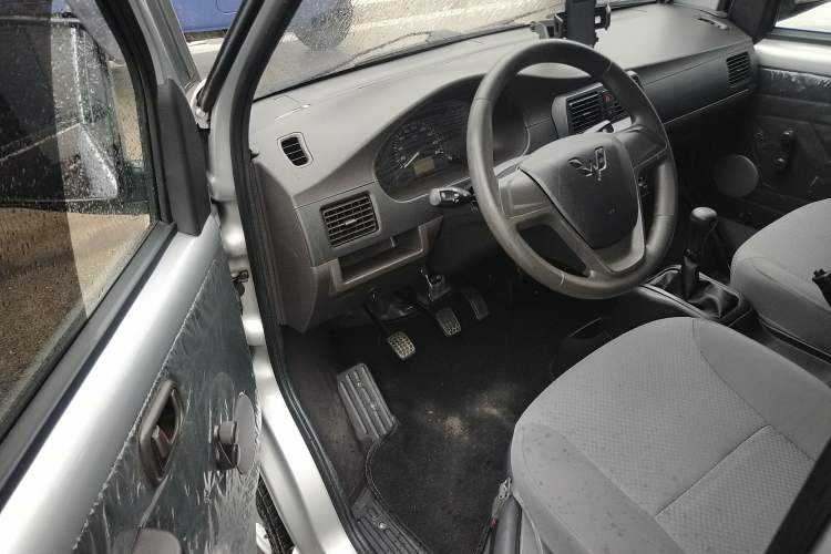 Used Wuling Rongguang Small Truck 2021 1.5L Base Version Double-Cab L3C Interior 3