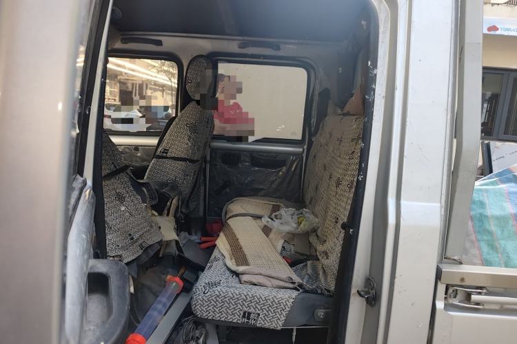 Used Wuling Rongguang Small Truck 2021 1.5L Base Version Double-Cab L3C Left Rear Seat