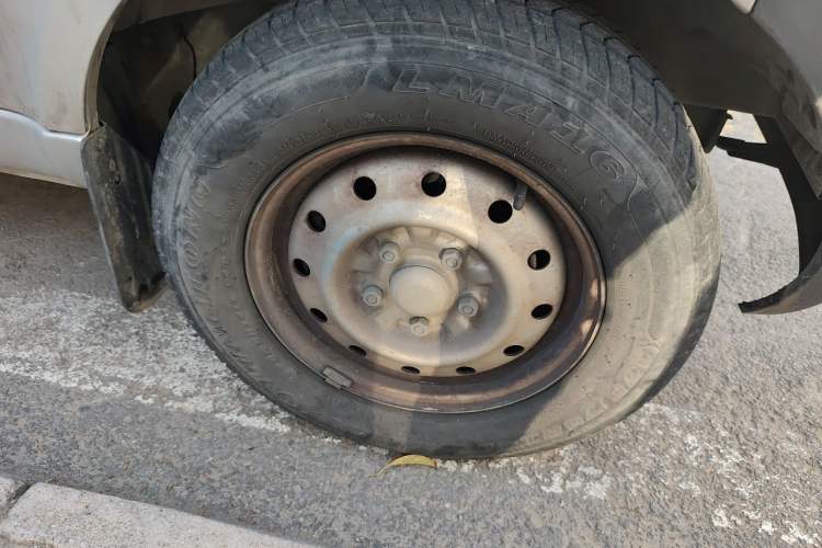 Used Wuling Rongguang Small Truck 2021 1.5L Base Version Double-Cab L3C Right Front Wheel Hub