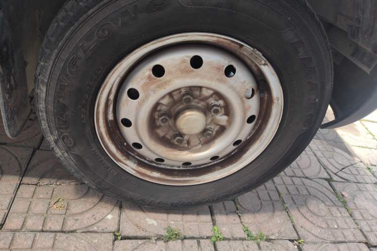 Used Wuling Rongguang Small Truck 2021 1.5L Base Version Double-Cab L3C Right Front Wheel Hub