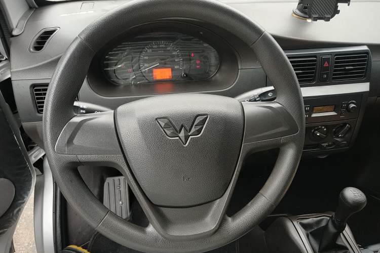 Used Wuling Rongguang Small Truck 2021 1.5L Base Version Double-Cab L3C Steering Wheel