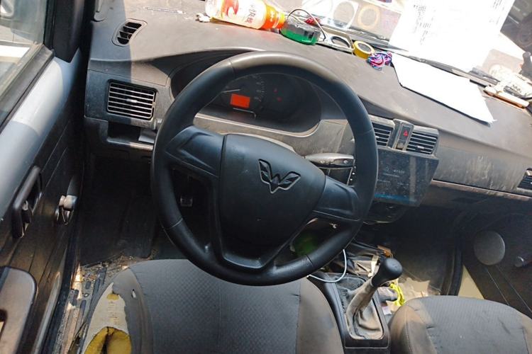 Used Wuling Rongguang Small Truck 2021 1.5L Standard Edition Air-Conditioned Double-Cab L3C Steering Wheel