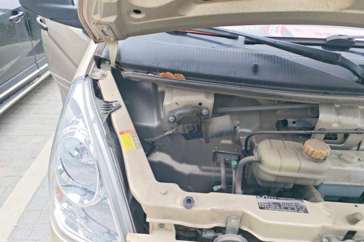 Used Wuling Rongguang Small Truck 2021 1.2L Base Single-Row LSI Engine Bay Right