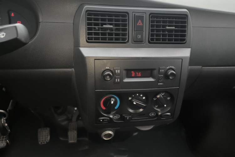 Used Wuling Rongguang Small Truck 2023 1.5L Single-Row LAR Audio And AC Panel