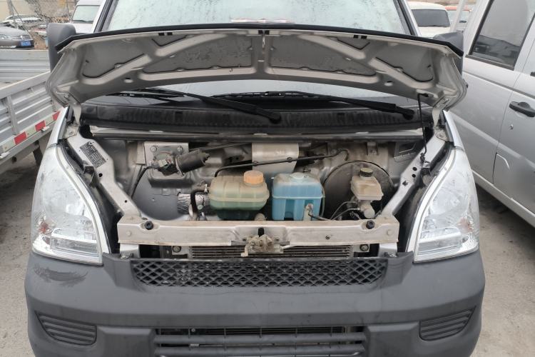 Used Wuling Rongguang Small Truck 2023 1.5L Single-Row LAR Engine Bay