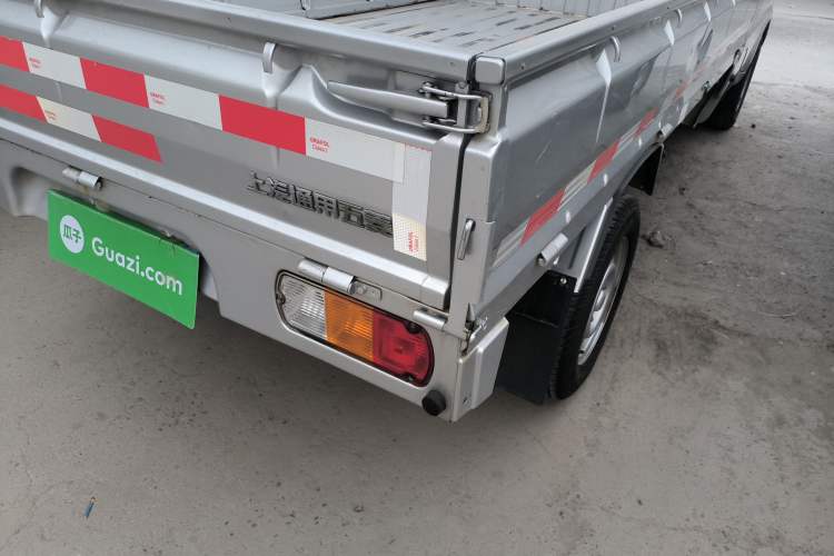 Used Wuling Rongguang Small Truck 2023 1.5L Single-Row LAR Exterior 6
