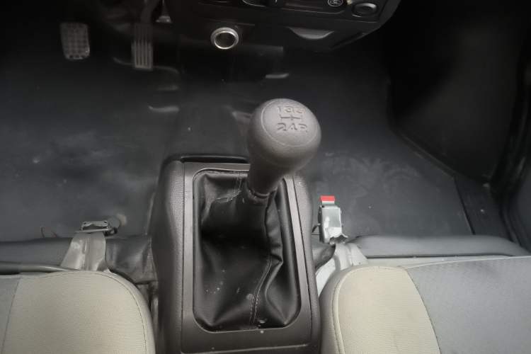 Used Wuling Rongguang Small Truck 2023 1.5L Single-Row LAR Gear Lever