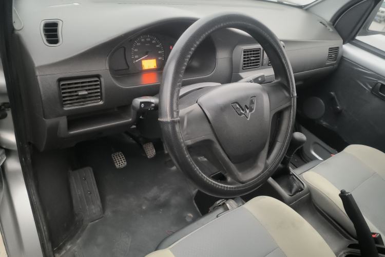 Used Wuling Rongguang Small Truck 2023 1.5L Single-Row LAR Interior 2
