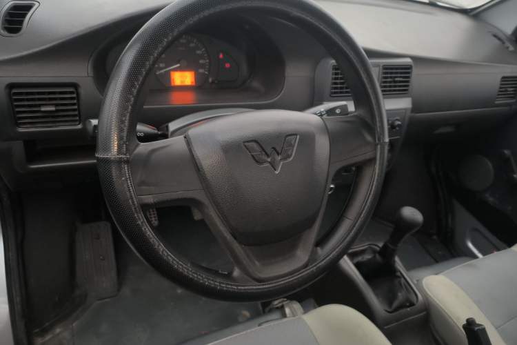 Used Wuling Rongguang Small Truck 2023 1.5L Single-Row LAR Steering Wheel