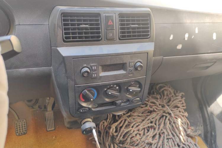 Used Wuling Rongguang Small Truck 2023 1.5L Single-Row LAR Audio And AC Panel