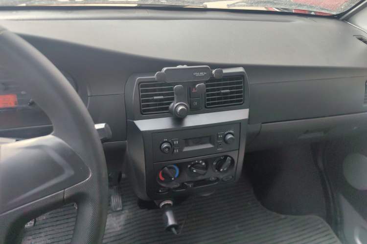 Used Wuling Rongguang Small Truck 2023 1.5L Single-Row LAR Audio And AC Panel