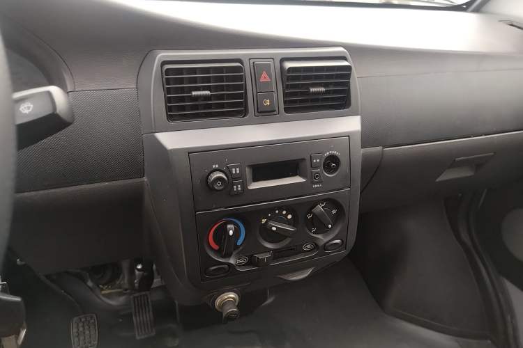 Used Wuling Rongguang Small Truck 2023 1.5L Single-Row LAR Audio And AC Panel