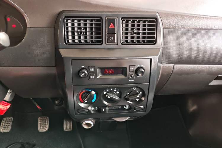 Used Wuling Rongguang Small Truck 2023 1.5L Double-Cab LAR Audio And AC Panel