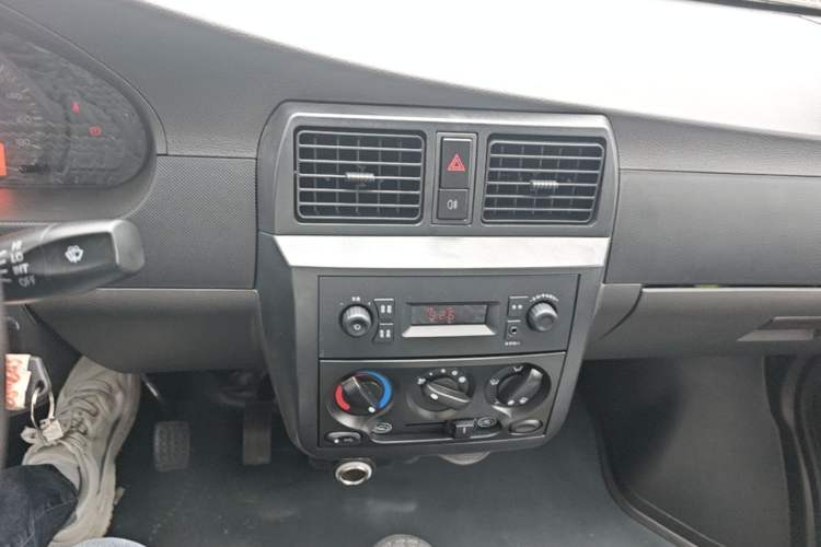 Used Wuling Rongguang Small Truck 2023 1.5L Single-Row LAR Audio And AC Panel