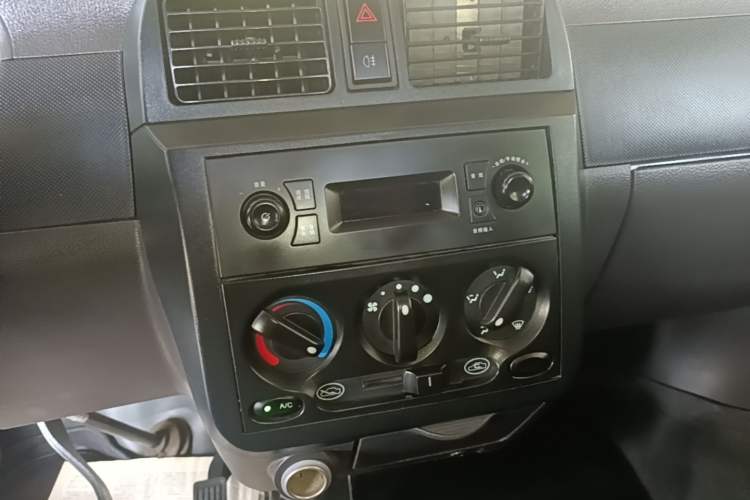 Used Wuling Rongguang Small Truck 2023 1.5L Single-Row LAR Audio And AC Panel