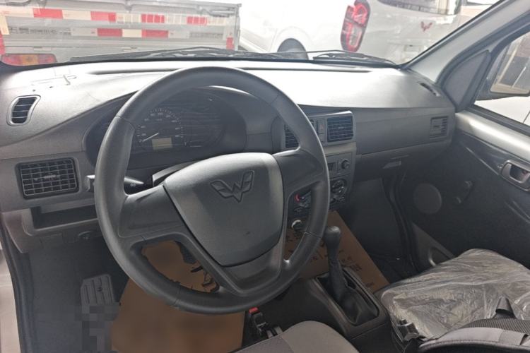Used Wuling Rongguang Small Truck 2023 1.5L Single-Row LAR Center Console