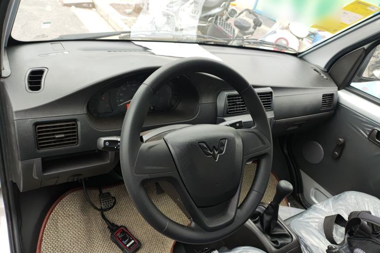 Used Wuling Rongguang Small Truck 2023 1.5L Single-Row LAR Center Console